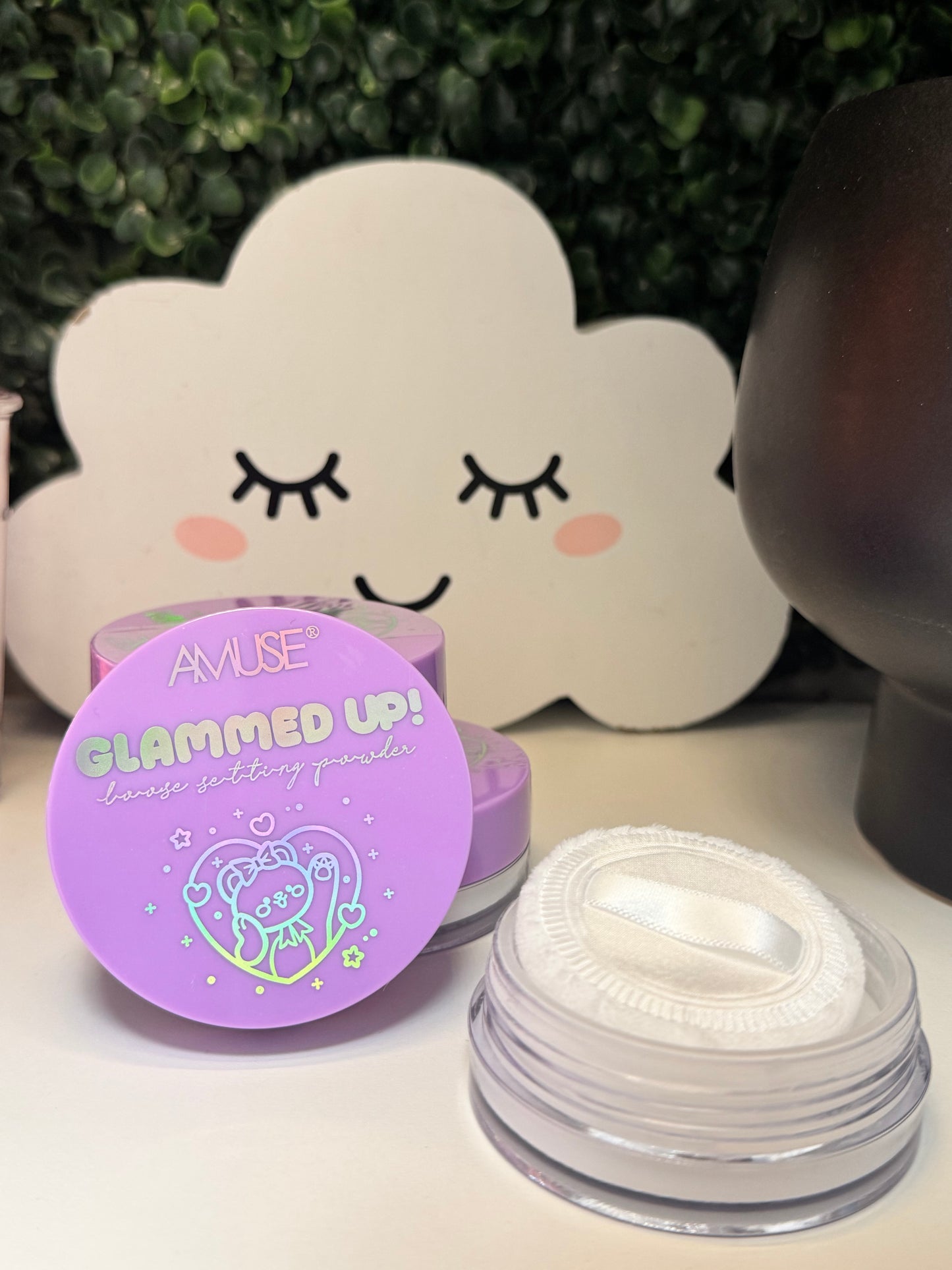 Glammed up setting powder