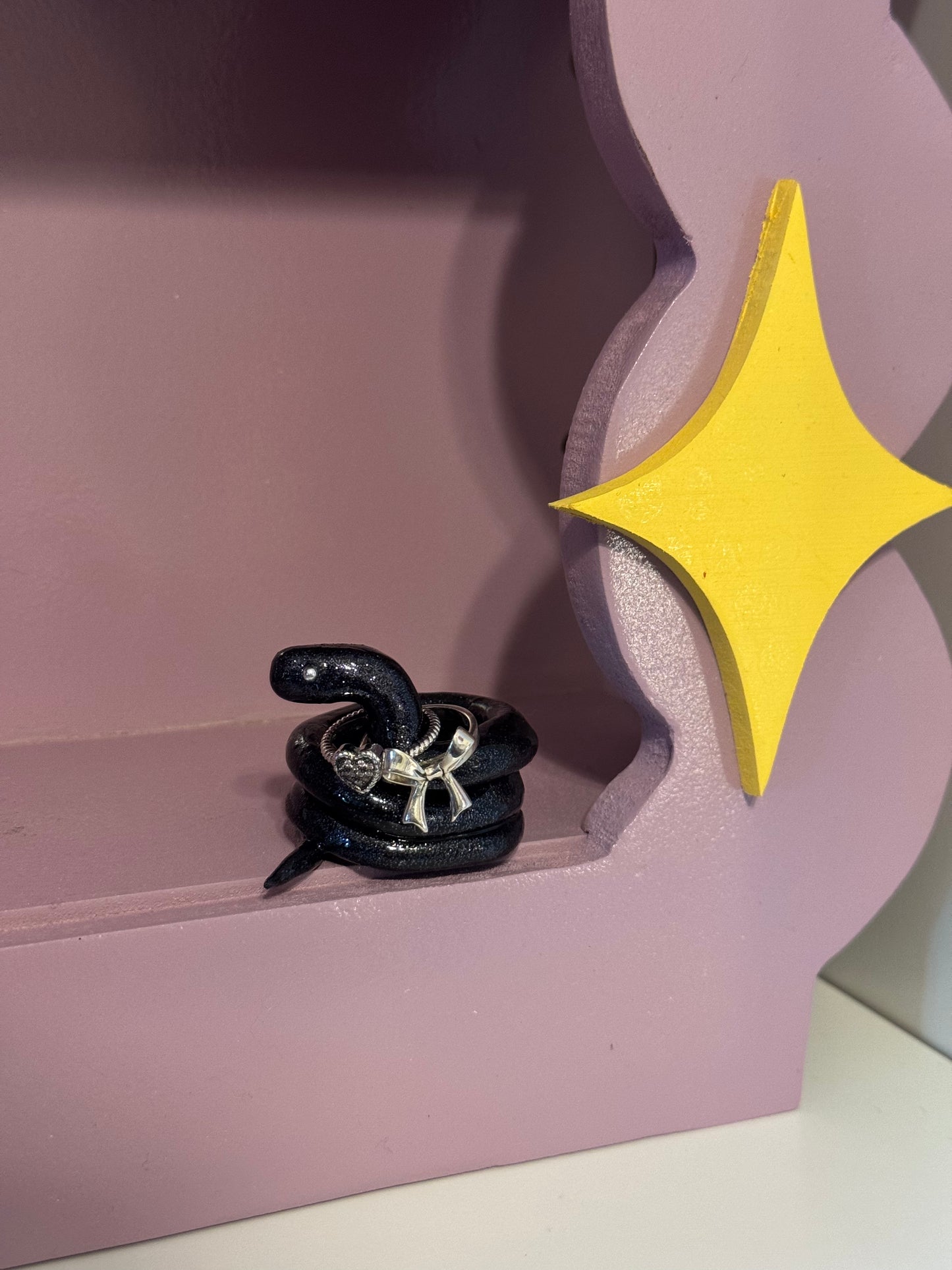 Snake ring holder