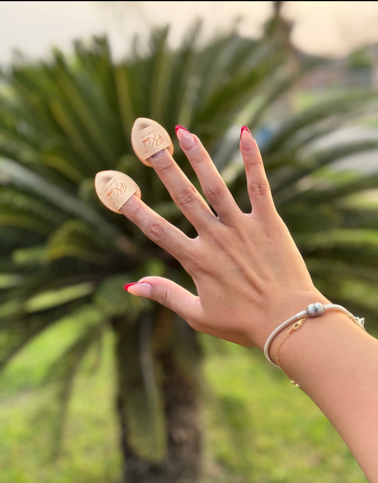 Mini finger powder puffs